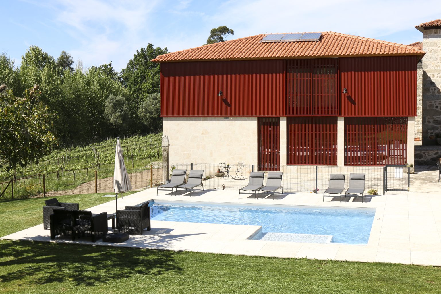 Quinta de Chousas — façade et piscine